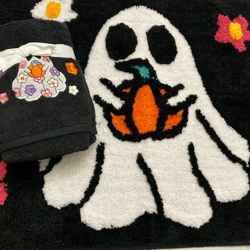 Betsey Johnson Halloween Shower Bath Mat Hippie Ghost With Flowers Hand Towels